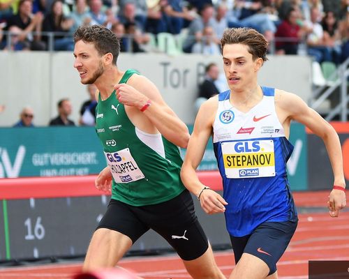 Tim Holzapfel (LV Pliezhausen 2012; links) und Alexander Stepanov (VfL Sindelfingen) treffen erneut aufeinander. 